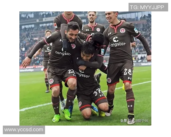 曼彻斯特与沙尔克2011年激战回顾:一场难忘的足球盛宴 曼彻斯特与沙尔克2011年激战回顾:一场难忘的足球盛宴