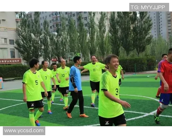 上海足球队团队协作的力量与魅力解析共同追梦的拼搏精神与战术配合 上海足球队团队协作的力量与魅力解析共同追梦的拼搏精神与战术配合